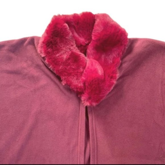 WOMENS WINE RUANA/PONCHO W/FAUX FUR COLLAR  - OS - Picture 9 of 10